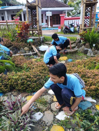 Mahasiswa KKN Hidupkan Kembali Edu Wisata Taman TOGA di Desa Sumberdem