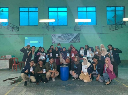Mahasiswa KKN-T IPB University Sulap Sampah Organik Menjadi Cairan Serbaguna di Desa Jayamekar, Bandung Barat
