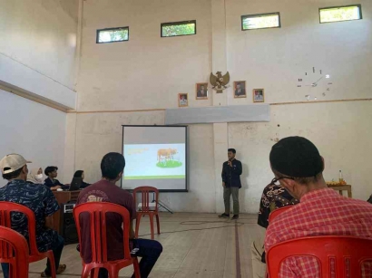 Sosialisasi Penyakit Mulut dan Kuku (PMK) oleh Mahasiswa KKN-T IPB University di Desa Randobawagirang