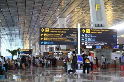 Bandara Soetta Jakarta, "De Facto" dan "De Jure"