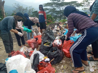 Optimalisasikan Desa Wisata, Mahasiswa KKN-T IPB Galakkan Gerakan Desa Mandiri Sampah