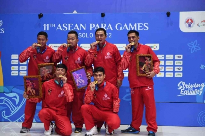Tim Bulu Tangkis Regu Berhasil Menyumbangkan Medali Emas pada Asean Para Games Solo 2022