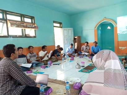 UNEJ Beri Pelatihan Seputar Eco Farming bagi Kelompok Tani Harapan Desa Slaten