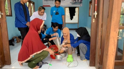 Mahasiswa KKN UBP Karawang Terapkan CPOTB pada UMKM Desa Tanjung