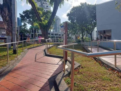 Fasilitas Pedestrian Singapore untuk Melindungi dari Ketidakamanan dan Ketidaknyamanan Ruang Publik