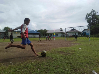 Menjenguk Pesepak Bola Muda di Desa Seberang Prapakanda