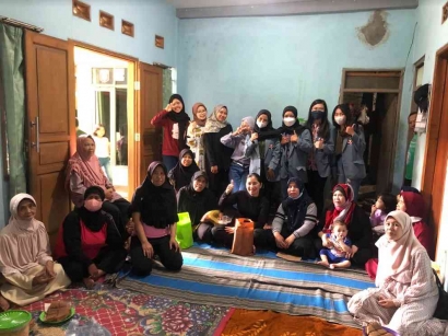 KKN Tematik UPI 2022: Sosialisasi Edukatif kepada Ibu Rumah Tangga di Wilayah Kelurahan Sekeloa Kota Bandung "Cara Mendapatkan Penghasilan Tanpa Modal"