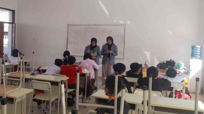 Penanaman Motivasi pada Kelas Bilingual Guna Meningkatkan Mutu Belajar Siswa Pasca Pandemi oleh Mahasiswa KKN 16 Kelompok 2 UPI