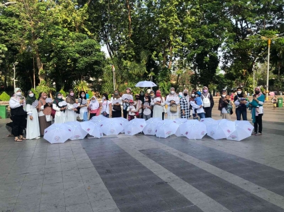 Payung Putih BerAKSI, AIMI Jawa Timur Gelar Penutupan Pekan Menyusui Sedunia 2022 di Taman Bungkul, Surabaya