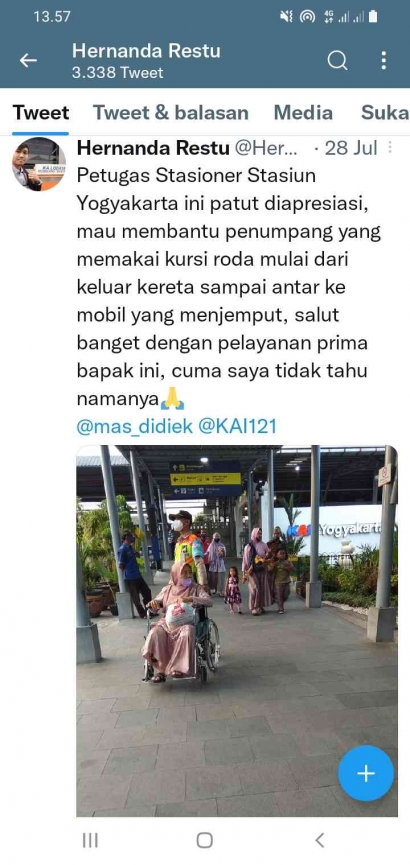 Viral, Foto Security Membantu Pengguna Kereta Api Menggunakan Kursi Roda di Stasiun Yogyakarta