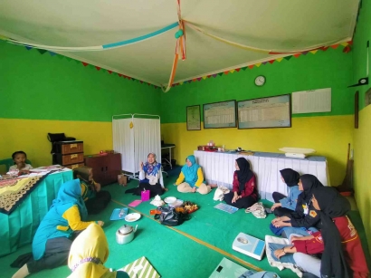 KKN-T UPI 2022: Pendampingan Pelayanan Kesehatan di Kelurahan Sawahgede untuk Membangun Pilar Keluarga Sehat