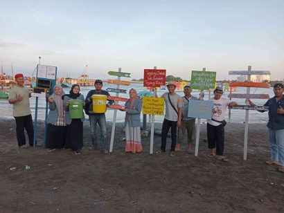 KKN Tematik UPI 127: Pendampingan Pembuatan Plang Kreatif Peduli Lingkungan Laut di Pantai Balongan Indah, Desa Balongan, Indramayu