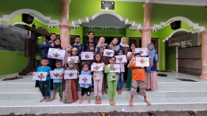 Mahasiswa KKN UIN Walisongo Semarang Ajarkan Pembuatan Kolase pada Anak-anak Dusun Sekretek