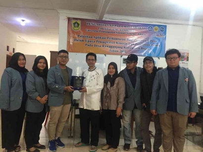 Kelompok Terbatas KKN 110 Desa Rawapanjang Universitas Pendidikan Indonesia Sukses Sosialisasi dan Edukasi ber-UMKM di Era Digital 5.0