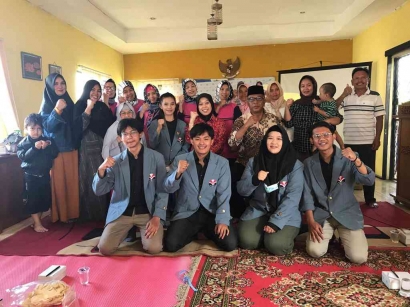 Kembangkan Usaha Mikro Kecil dan Menengah Desa Sukatani: Mahasiswa KKN 79 Grup 3 Gelar Sosialisasi Marketing UMKM