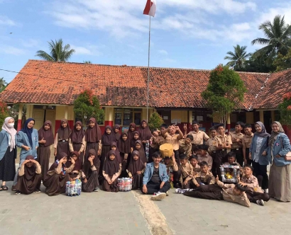 Mahasiswa UPI Kelompok KKN 115 Gelar Pekan Edukasi dan Lomba Mengenai Pemanfaatan Sampah Plastik di Laut Desa Bagolo Kabupaten Pangandaran
