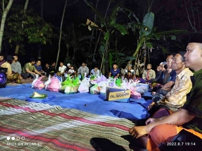 Mahasiswa Peserta KKN-IC IAI Al Qodiri Jember Menghadiri Acara Selamatan Jalan di Wilayah Dusun Biting Pinggir