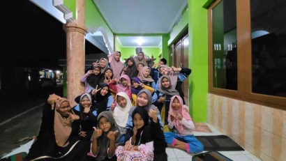 Mahasiswa KKN MIT DR ke-14 Kelompok 54 UIN Walisongo Semarang Giatkan Bimbingan Belajar Materi Gratis