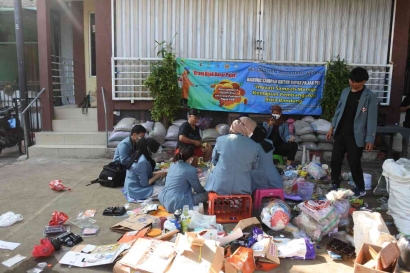 Program Bank Sampah RW 05 Antapani Wetan Kota Bandung dengan Mengelola Sampah Anorganik Menjadi Tabungan Rupiah