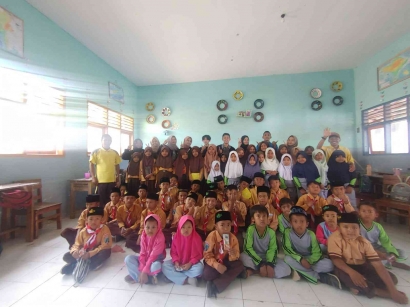 KKN Kolaboratif Se-Kabupaten Jember: Penyuluhan Kesehatan Gigi dan Mulut Pada Anak Madrasah Ibtida'iyah Pocangan