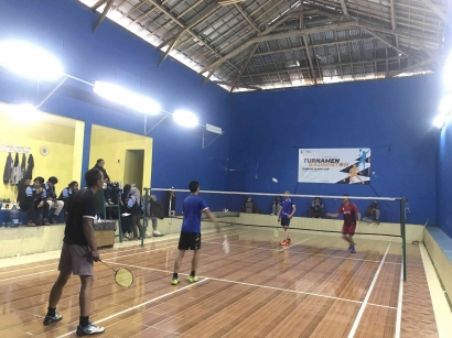 Tumbuhkan Sportivitas Masyarakat, KKN UIN Walisongo Adakan Turnamen Badminton Gunung Alang Cup
