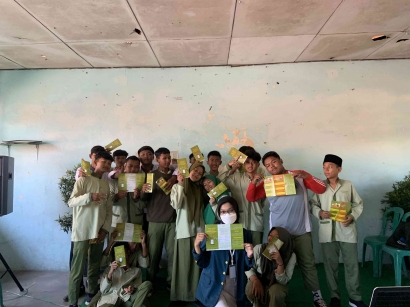 Menuju Indonesia Makin Cakap Digital, Mahasiswa KKN UNDIP Lakukan Literasi Etika Berinternet Untuk Remaja