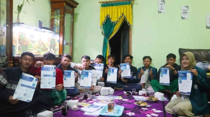 Mahasiswi KKN UNDIP Lakukan Pelatihan Pembuatan Hand Sanitizer Otomatis dan Sosialisasi PLN Mobile