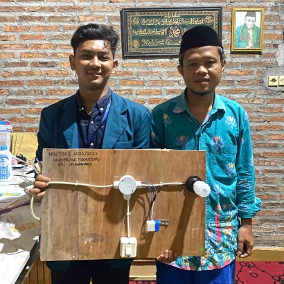 Sering Lupa Mematikan Lampu? Jangan Takut Tagihan Listrik Naik! Mahasiswa KKN Tim II Universitas Diponegoro Ciptakan Lampu Otomatis dengan Sensor Cahaya