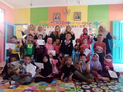 Berdampak bagi Masyarakat, Mahasiswa KKN Tim II Undip Berikan Pembelajaran Bahasa Asing terhadap Siswa TK Siwi Peni