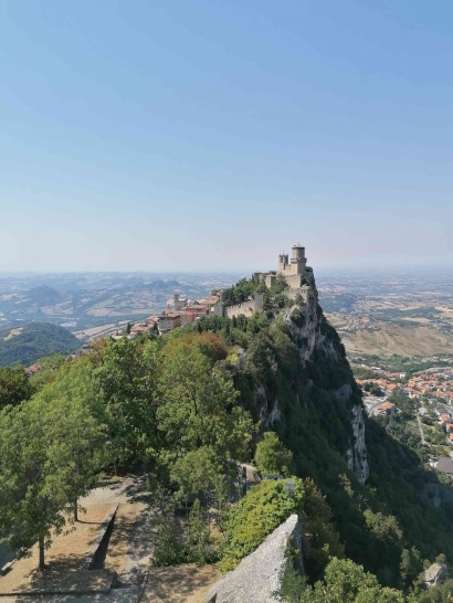 Negara Mikro San Marino, Surga Pajak dan Belanja