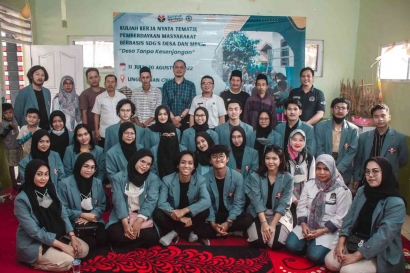 Menyukseskan Acara Desa Resik di Kampung Cimoyan, Kota Serang, Banten