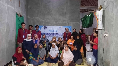 Mahasiswa KKNT MBKM Universitas Slamet Riyadi Surakarta Fakultas Ekonomi Melaksanakan Sosialisasi Pemasaran untuk Ibu-Ibu PKK Dusun Brongkos, Desa Sambi