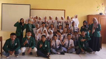 Sosialisasi Beasiswa untuk Memperkuat Minat Pendidikan di SMAN 1 Petungkriyono oleh Kelompok KKN 108 UIN Sunan Kalijaga Yogyakarta 2022