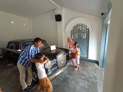 HUT RI Ke-77 di Kota Blitar, Melihat Mobil Legendaris Bung Karno di Istana Gebang