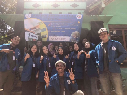 KKN Kelompok 61 UMBY: Pelatihan Pemasaran Online dan Pembuatan Keripik Talas Dusun Gono