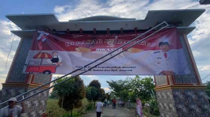 Mahasiswa KKN-R 2022 UMP Melakukan Reaktivasi Pasar Krempyeng di Desa Sikasur