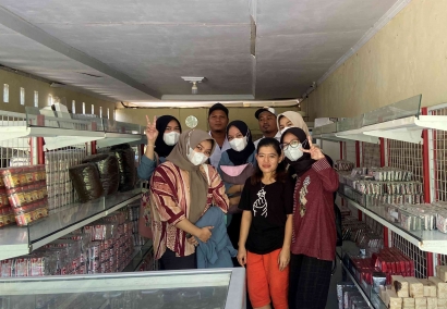 KKN Tematik UPI 2022 | Kunjungan ke UMKM Pabrik Terasi di Desa Tambak Kabupaten Indramayu