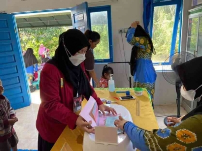 Tim Pengabdian Kepada Masyarakat dari Universitas Muhammadiyah Banjarmasin Turut Membantu Program Posyandu Balita di Desa Tabukan Raya
