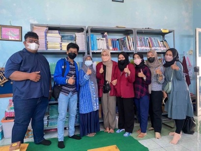 Mahasiswa KKN PCR Gubeng Dukung Literasi di SMPM 9 Surabaya