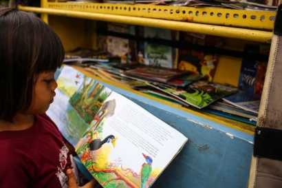 Memotivasi Anak untuk Cinta Baca dengan Memberi Teladan