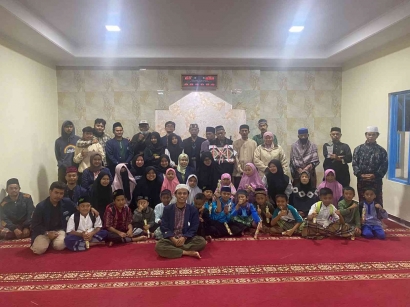 Isak Tangis Warnai Pelepasan Mahasiswa KKN Sisdamas UIN Bandung di RW 13 Desa Cibogo, Lembang