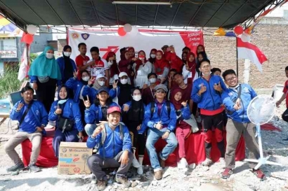 Sambut HUT RI ke-77 Desa Kelurahan Bulak bersama Mahasiswa KKN BULAK UM Surabaya Gelar Jalan Sehat