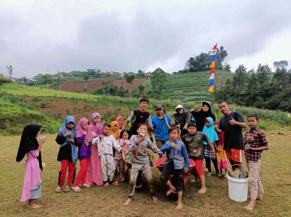 Mahasiswa KKN-T IPB bersama Generasi Muda Desa Semangkung, Menanam Seribu Bibit Tanaman Konservasi