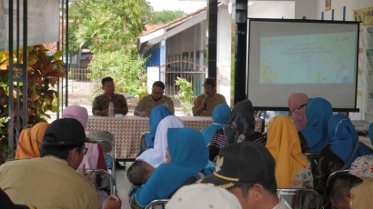 Sosialisasi dan Pelatihan Bank Sampah Berbasis Aplikasi Mountrash di Desa Padek, Kecamatan Ulujami, Kabupaten Pemalang