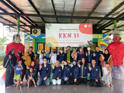 Kegiatan KKN Mahasiswa Budi Luhur di RPTRA Pesangrahan - Sosialiasi Lingkungan Masyarakat dan Taman Baca untuk Anak-Anak