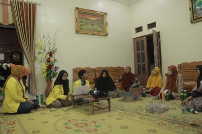 Mahasiswa KKN UNNES Sosialisasikan Sirup dari Bunga Telang Sebagai Ide Produk Bisnis di Dusun Jaten Desa Muncar