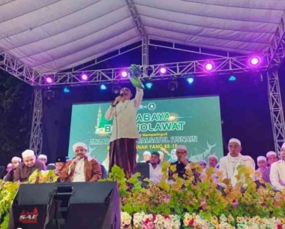 Rayakan Milad ke 15 Tahun, Majelis Jalsatul Itsnain Riyadlul Jannah Gelar Surabaya Bersholawat bersama Wali Kota, Eri Cahyadi