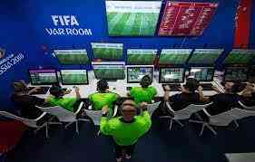 Apa Kegunaan Teknologi Video Assistant Referee (VAR) dalam Sepak Bola