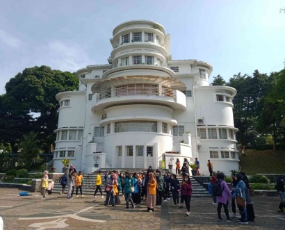Menilik Villa Isola Bandung, Bangunan Bersejarah di UPI