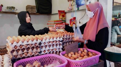 Penjualan Telur Ayam Ras di Pasar Tradisional
